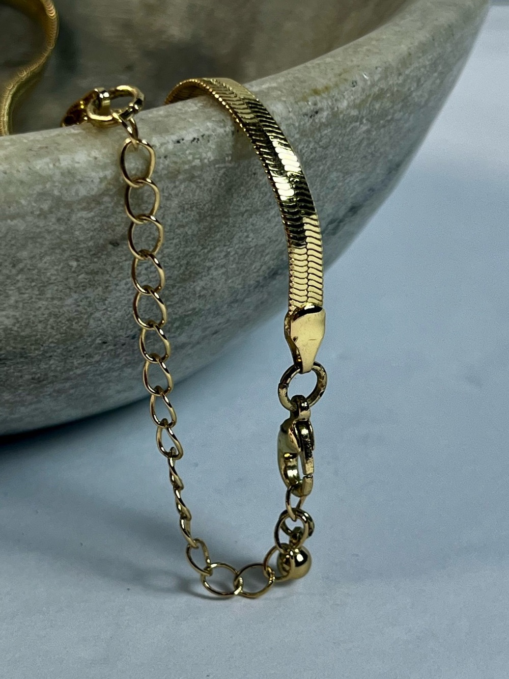 Gold Herringbone Chain Necklace - Unbranded $18 - Picture 3 of 5